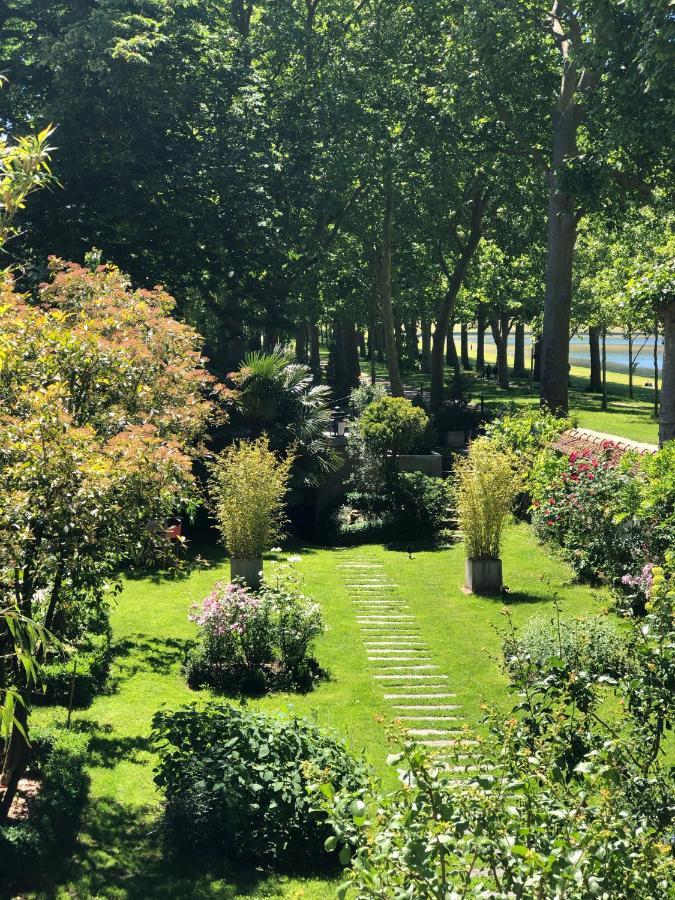 Bed In Versailles - Villa De La Piece D'Eau Des Suisses Εξωτερικό φωτογραφία